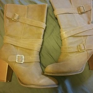 Mid calf heeled zip up boots